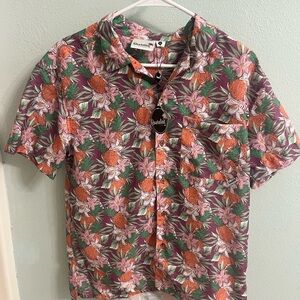 Boardies Men's Button Up Short Sleeve Hawaiian Shirt Size Small Tropical NWT
